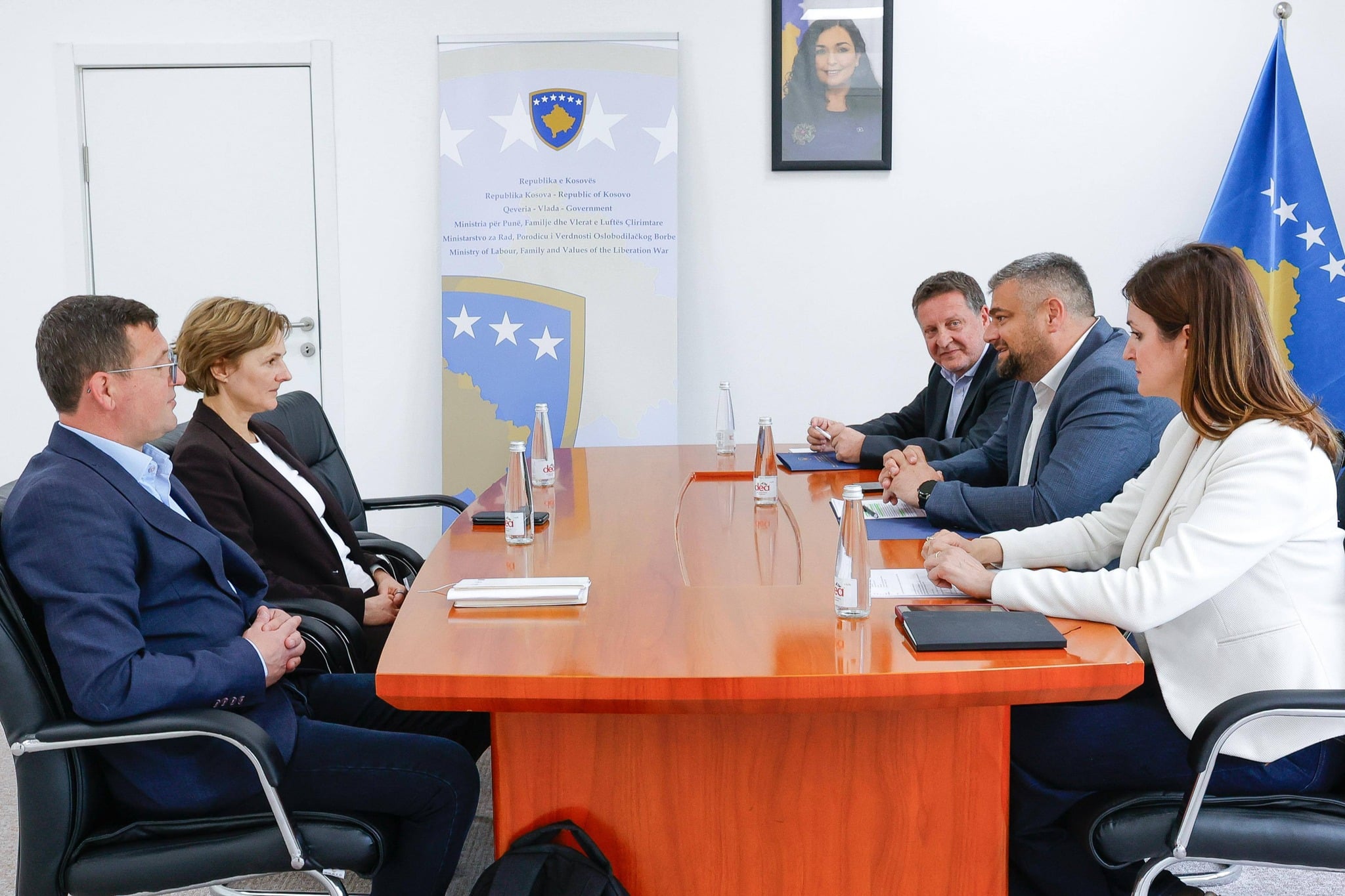 Ministri Hoti priti shefen e IOM-it për Kosovë, znj. Anna Rostocka